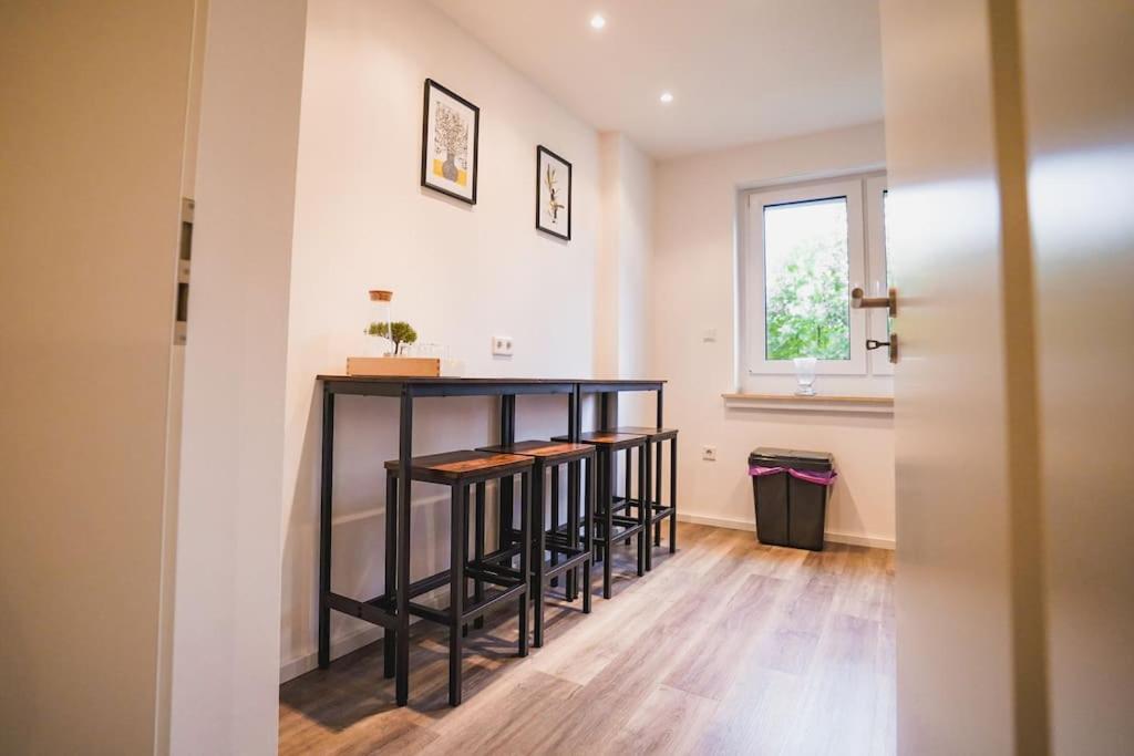 Yellow Station Apartment *