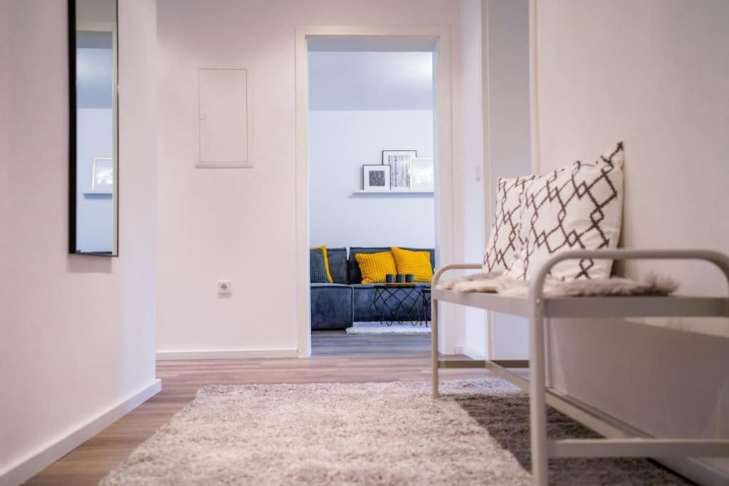 Yellow Station Apartment Paderborn
